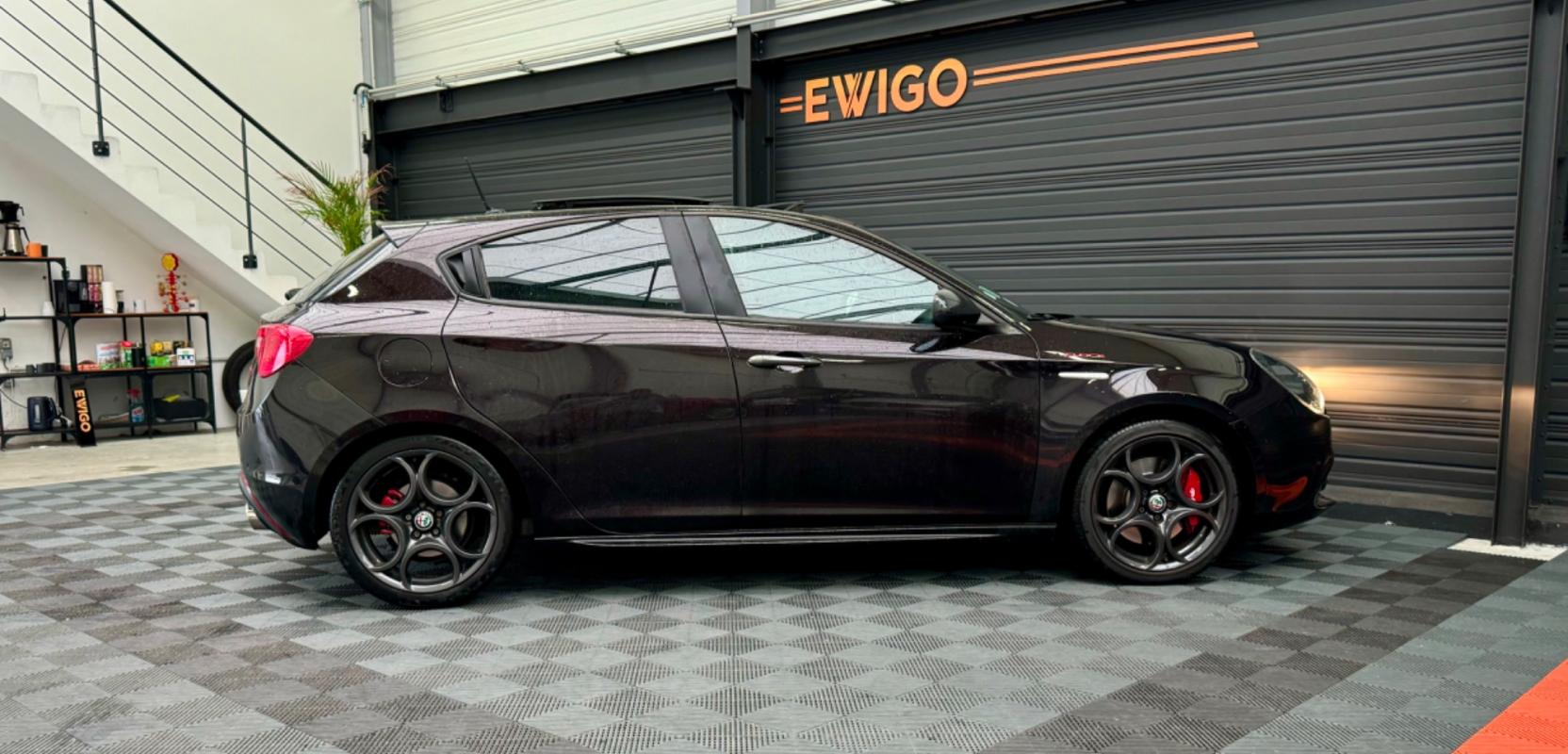 Alfa Romeo Giulietta - 1750 TBI 241 VELOCE BVA TOIT OUVRANT/BOSE/SIEGES CHAUFFANTS+ELEC