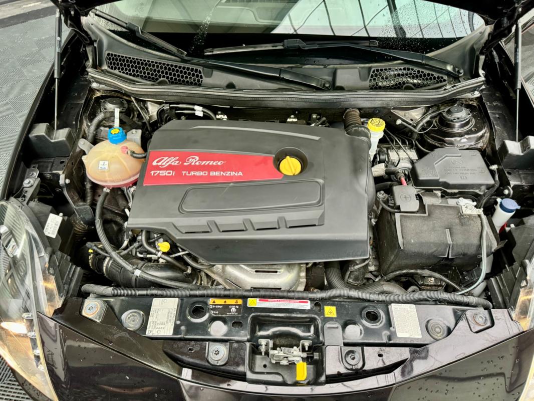 Alfa Romeo Giulietta - 1750 TBI 241 VELOCE BVA TOIT OUVRANT/BOSE/SIEGES CHAUFFANTS+ELEC