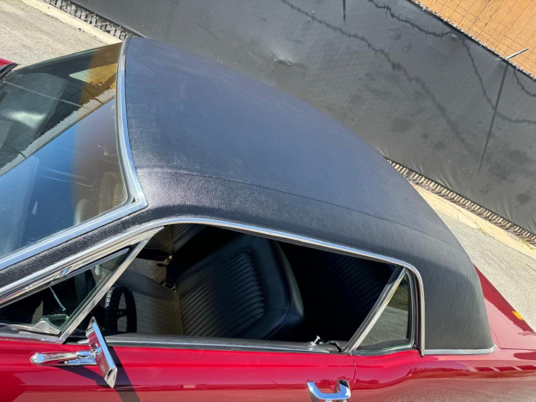 Ford Mustang - COUPE TOIT VINYLE NOIR ROUGE 1968 CODE C