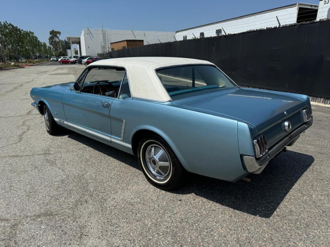 Ford Mustang - COUPE BLEUE TOIT VINYLE BLANC 1965